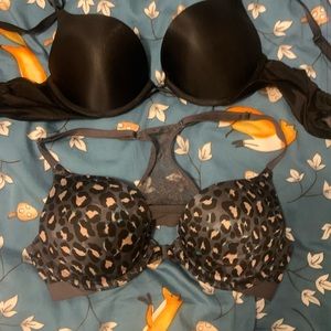 2 Victoria’s Secret bombshell bras 32b